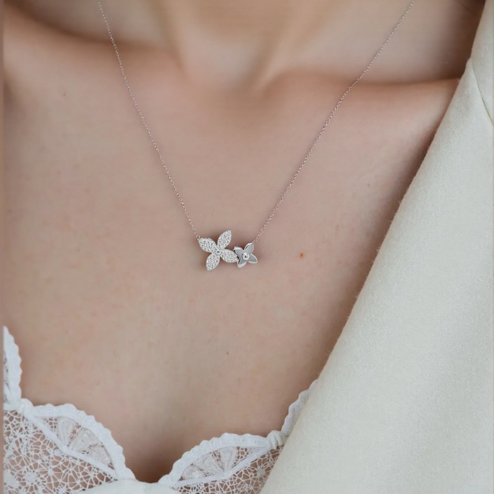STARLIT PEDALS NECKLACE