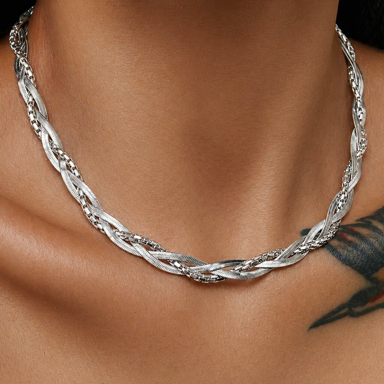 TWILIGHT TWIST NECKLACE