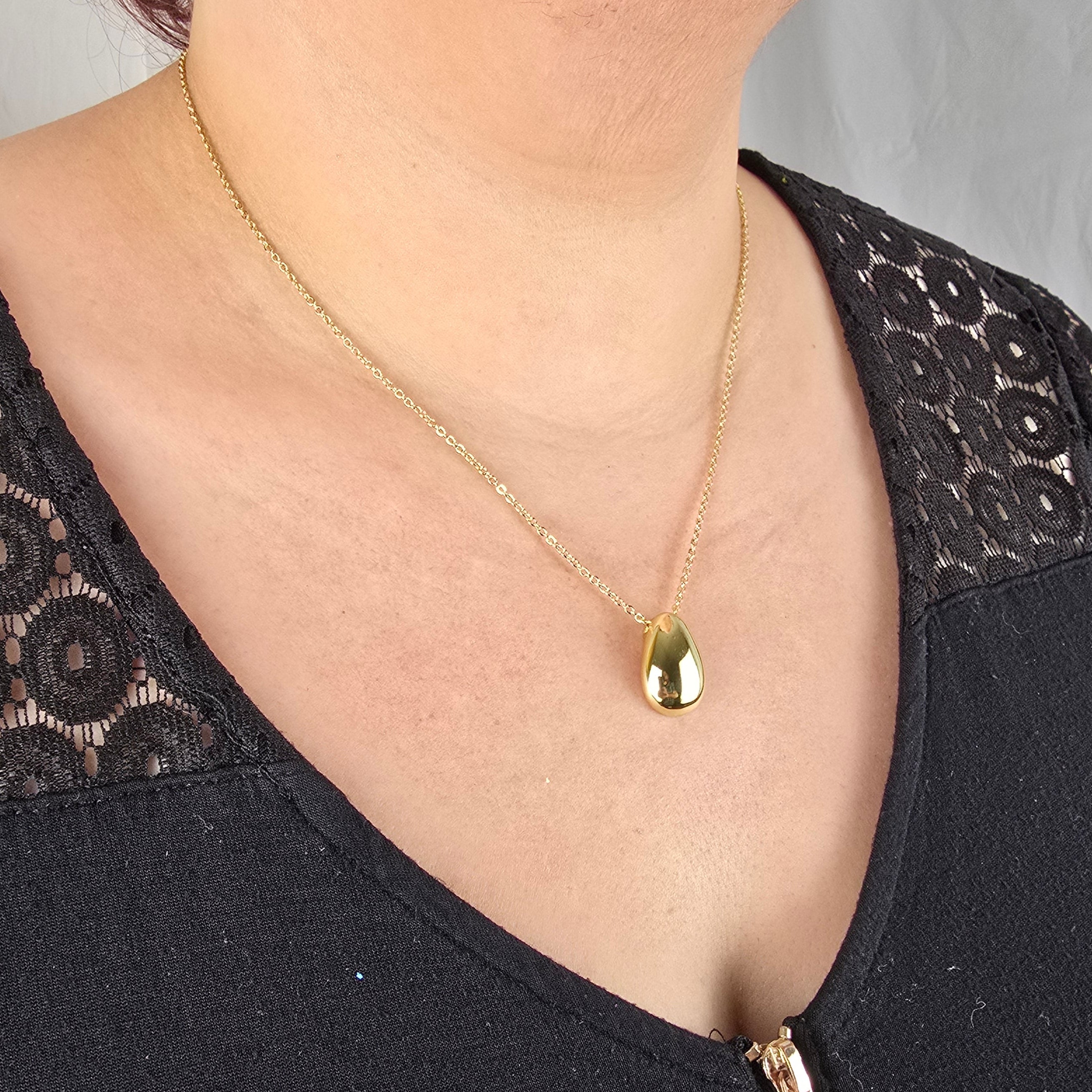 ESSENCE NECKLACE
